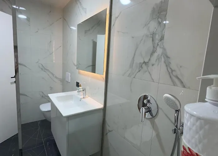 Djakbe ホテル Linzë